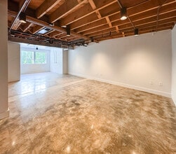 1881 Howell Mill Rd NW, Atlanta, GA à louer Photo intérieure– Image 2 sur 3