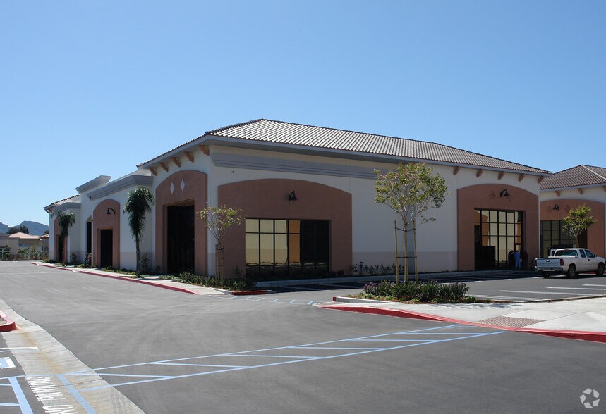 4022 Camino Ranchero, Camarillo, CA à louer - Photo de l’immeuble – Image 2 sur 2