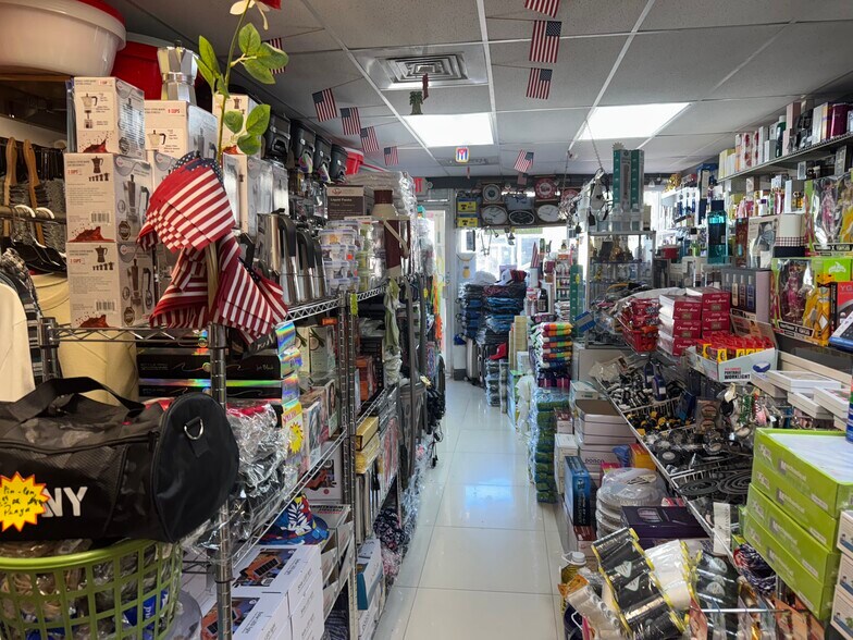 1352-1380 E 4th Ave, Hialeah, FL à louer - Photo de l’immeuble – Image 3 sur 7