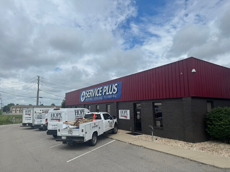 7520 E 88th Pl, Indianapolis, IN à louer - Photo de l’immeuble – Image 1 sur 5