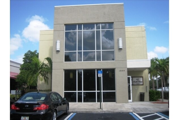 1844 N University Dr, Coral Springs, FL à louer Photo de l’immeuble– Image 1 sur 6