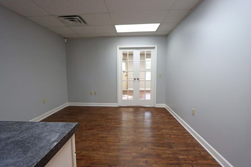 971 Worthington Woods Blvd, Columbus, OH à vendre - Photo de l’immeuble – Image 3 sur 29