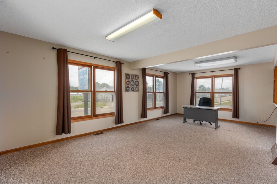 902 W Union Ave, Litchfield, IL à vendre - Photo de l’immeuble – Image 3 sur 35