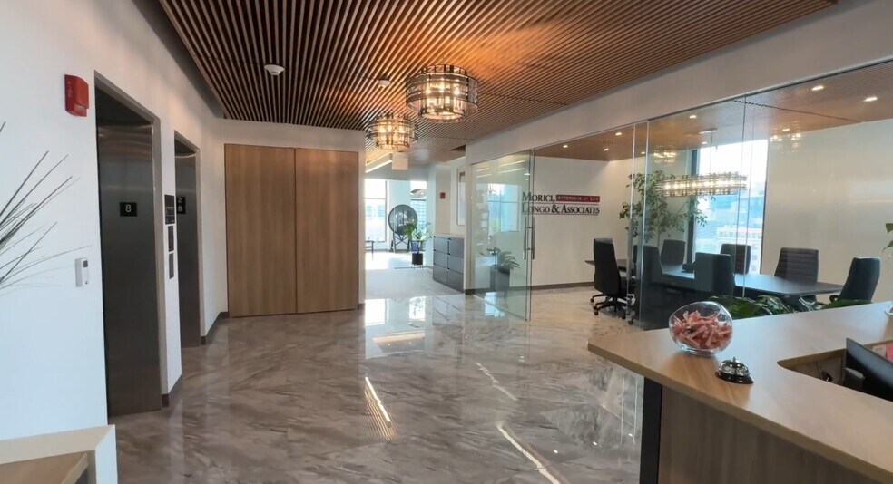 732 W Randolph St, Chicago, IL à louer - Vidéo sur l’annonce professionnelle – Image 3 sur 18