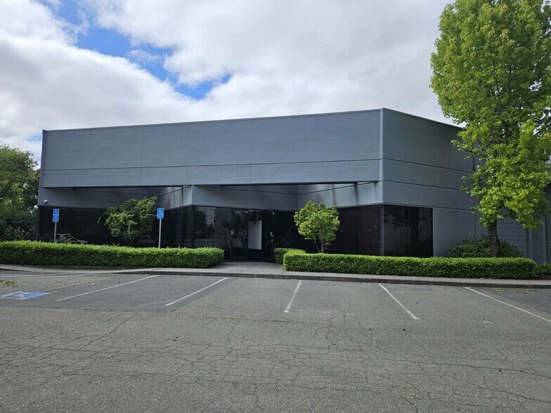 481 Aaron St, Cotati, CA à louer - Photo de l’immeuble – Image 1 sur 14