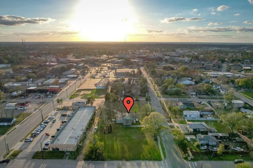 309 E Phillips St, Conroe, TX à vendre - Photo principale – Image 1 sur 10