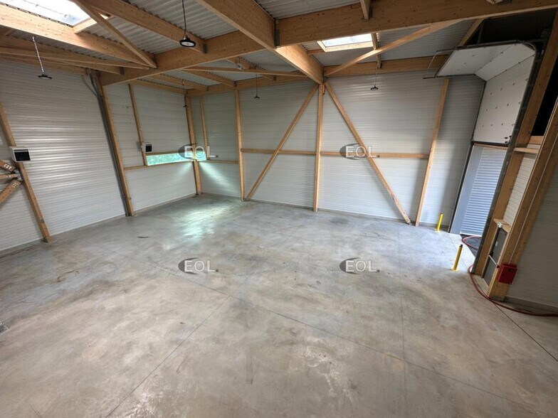 Local d'activités dans Tournan-en-Brie à vendre - Photo de l’immeuble – Image 3 sur 4
