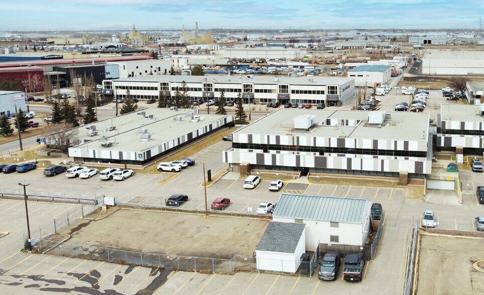 14904 123rd Ave NW, Edmonton, AB à louer - Photo de l’immeuble – Image 2 sur 4
