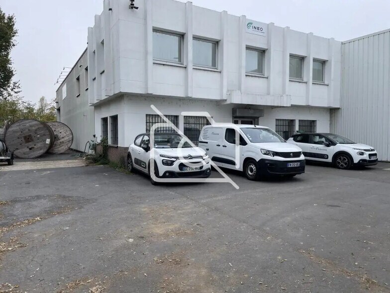 Local d’activités dans Valenton à louer - Photo de l’immeuble – Image 3 sur 7