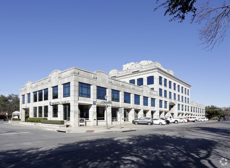 7001 Preston Rd, Dallas, TX à louer - Photo de l’immeuble – Image 3 sur 9