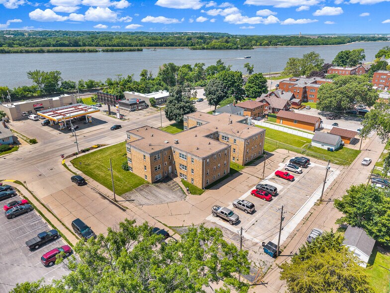 924-932 State St, Bettendorf, IA à vendre - Photo de l’immeuble – Image 2 sur 10