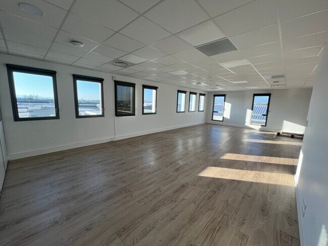 Plus de détails pour Bureau à vendre