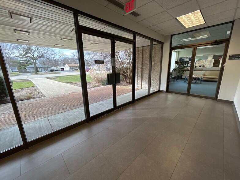 125 S Wilke Rd, Arlington Heights, IL à louer - Photo intérieure – Image 3 sur 10