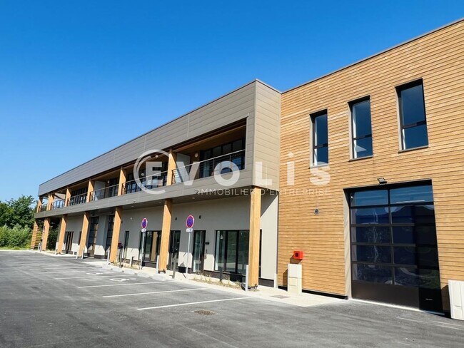 Plus de détails pour Local d'activités à louer