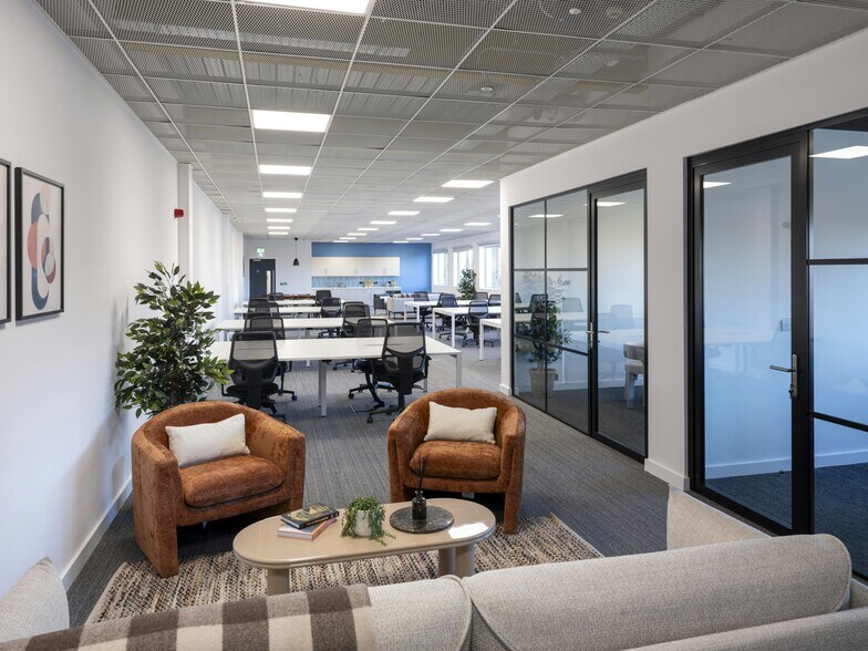 60 South Gyle Crescent, Edinburgh à louer - Photo de l’immeuble – Image 3 sur 7