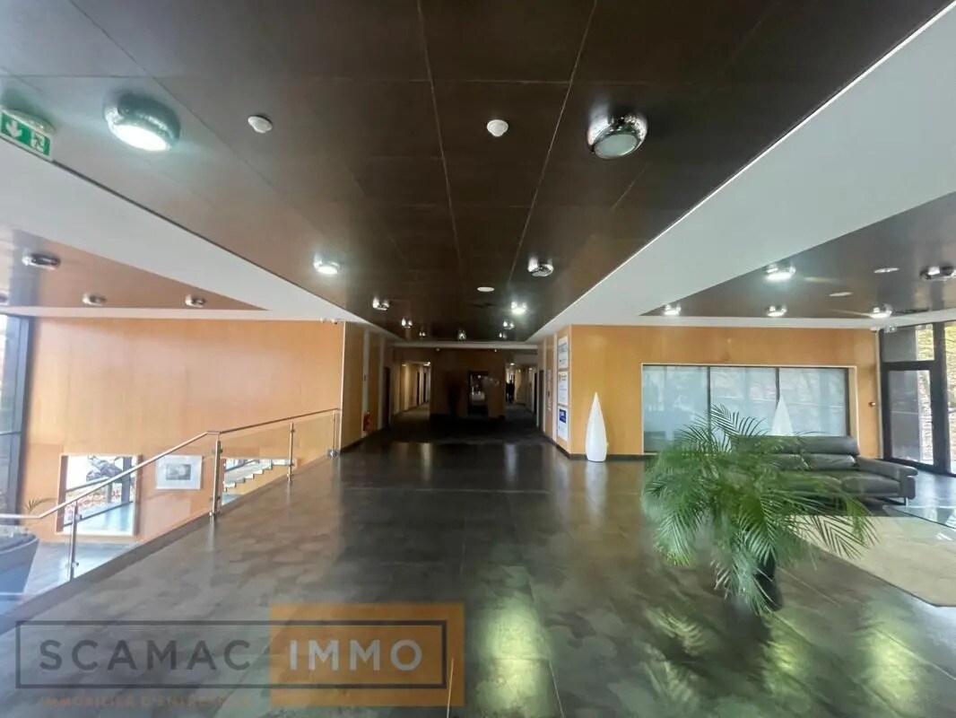 Bureau dans Évry-Courcouronnes à louer Photo de l’immeuble– Image 1 sur 12