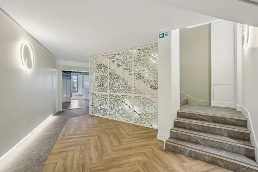 82 Avenue Marceau, Paris à louer - Photo de l’immeuble – Image 3 sur 8