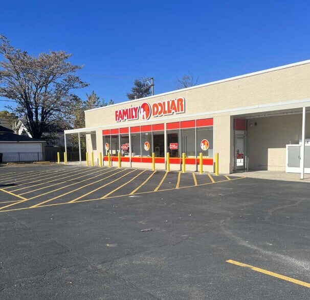 8240 S Stony Island Ave, Chicago, IL à louer - Photo de l’immeuble – Image 3 sur 7