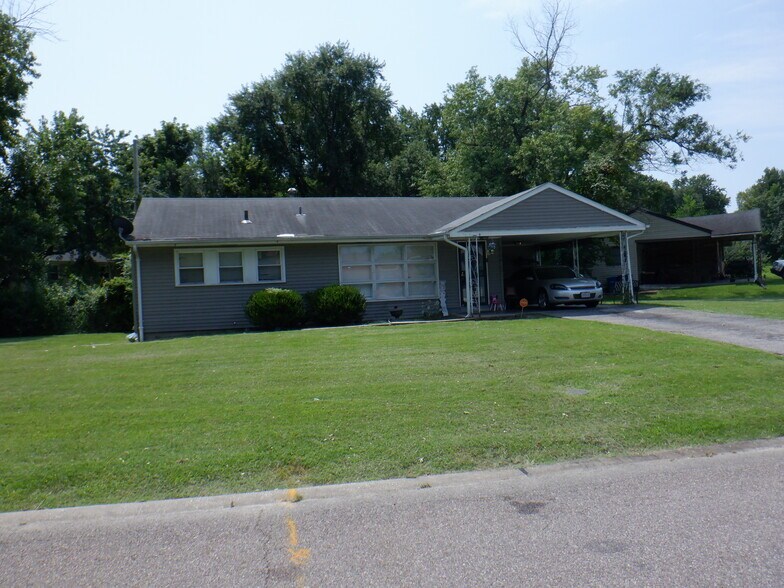2425 Petrova Ave, Jennings, MO à vendre - Photo de l’immeuble – Image 2 sur 5