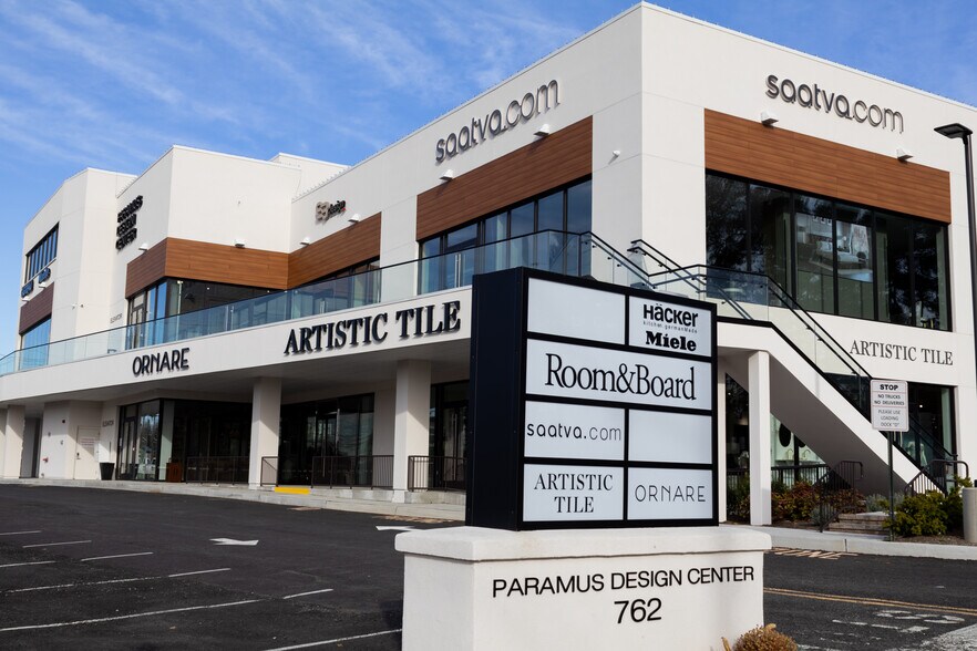 762-776 N State Rt 17, Paramus, NJ à louer - Photo de l’immeuble – Image 1 sur 9