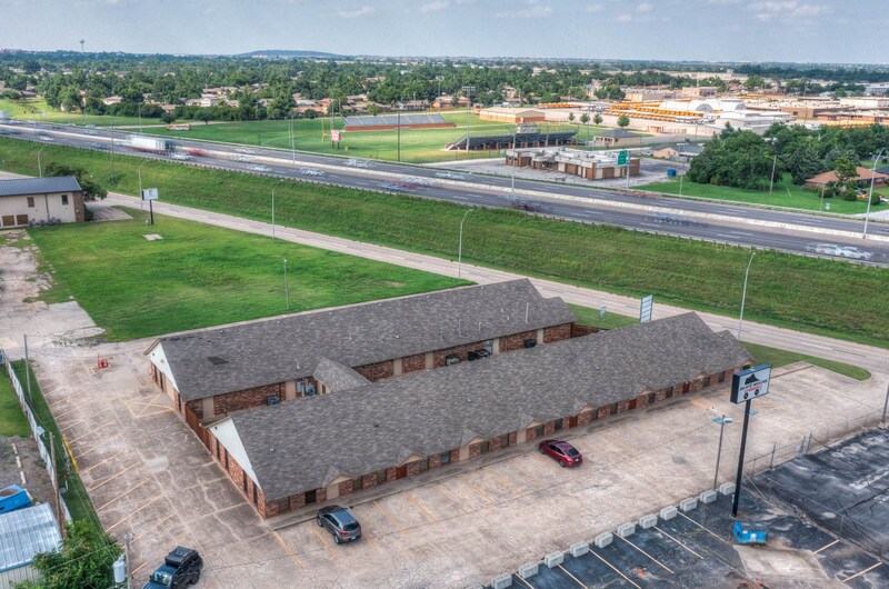 221 N Service Rd, Moore, OK à louer - Aérien – Image 2 sur 5