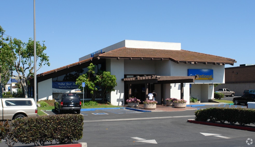 7222 Edinger Ave, Huntington Beach, CA à louer - Photo principale – Image 1 sur 5