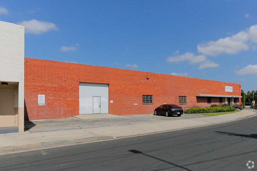 7733 Lemona Ave, Van Nuys, CA à louer - Photo de l’immeuble – Image 3 sur 40