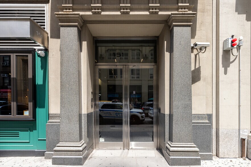 151 W 30th St, New York, NY à louer - Photo de l’immeuble – Image 2 sur 4