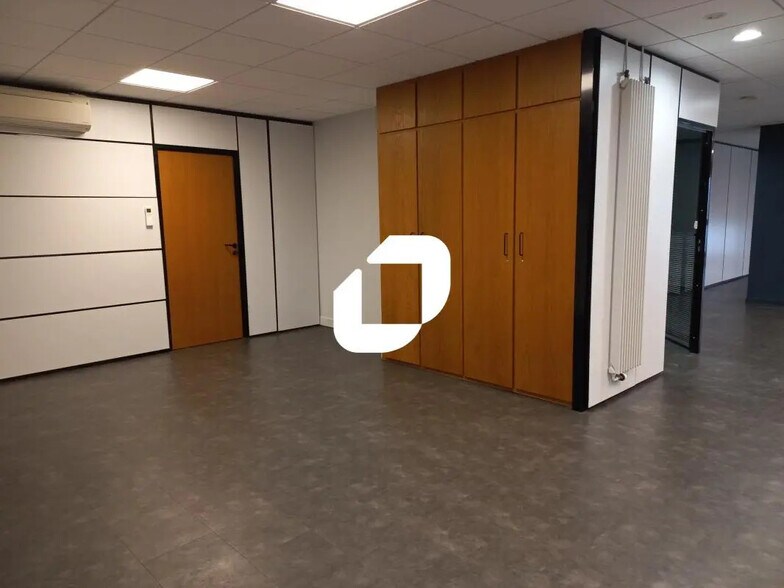 Bureau dans Lille à louer - Photo de l’immeuble – Image 3 sur 8