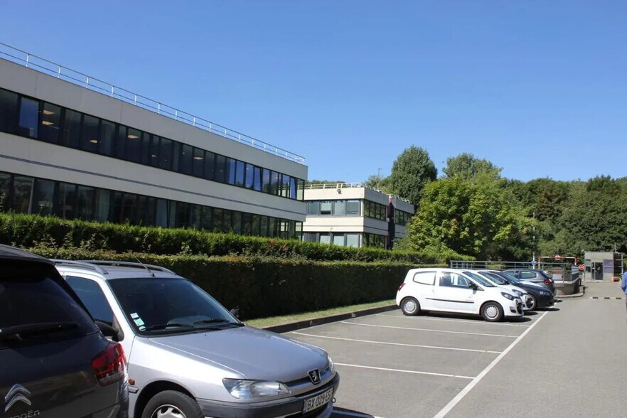 18 Rue Grange Dame Rose, Vélizy-Villacoublay à louer - Photo de l’immeuble – Image 2 sur 11