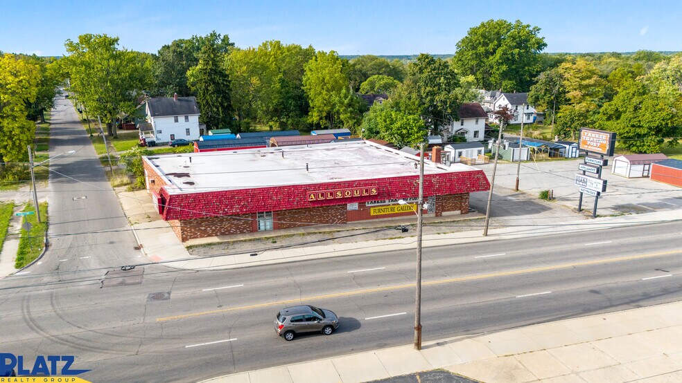 1444 Youngstown Rd SE, Warren, OH à vendre - Photo principale – Image 1 sur 5