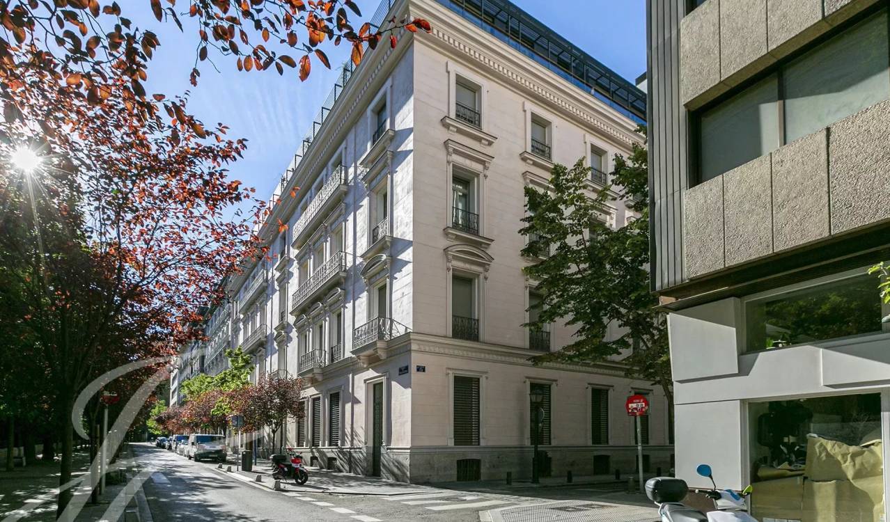 Immeuble residentiel dans Madrid, Madrid à vendre Photo principale– Image 1 sur 2