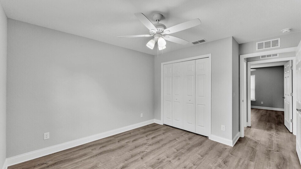 5 Fort Meade Duplexes - $375,000 Each portefeuille de 5 biens à vendre sur LoopNet.fr - Photo de l’immeuble – Image 2 sur 31