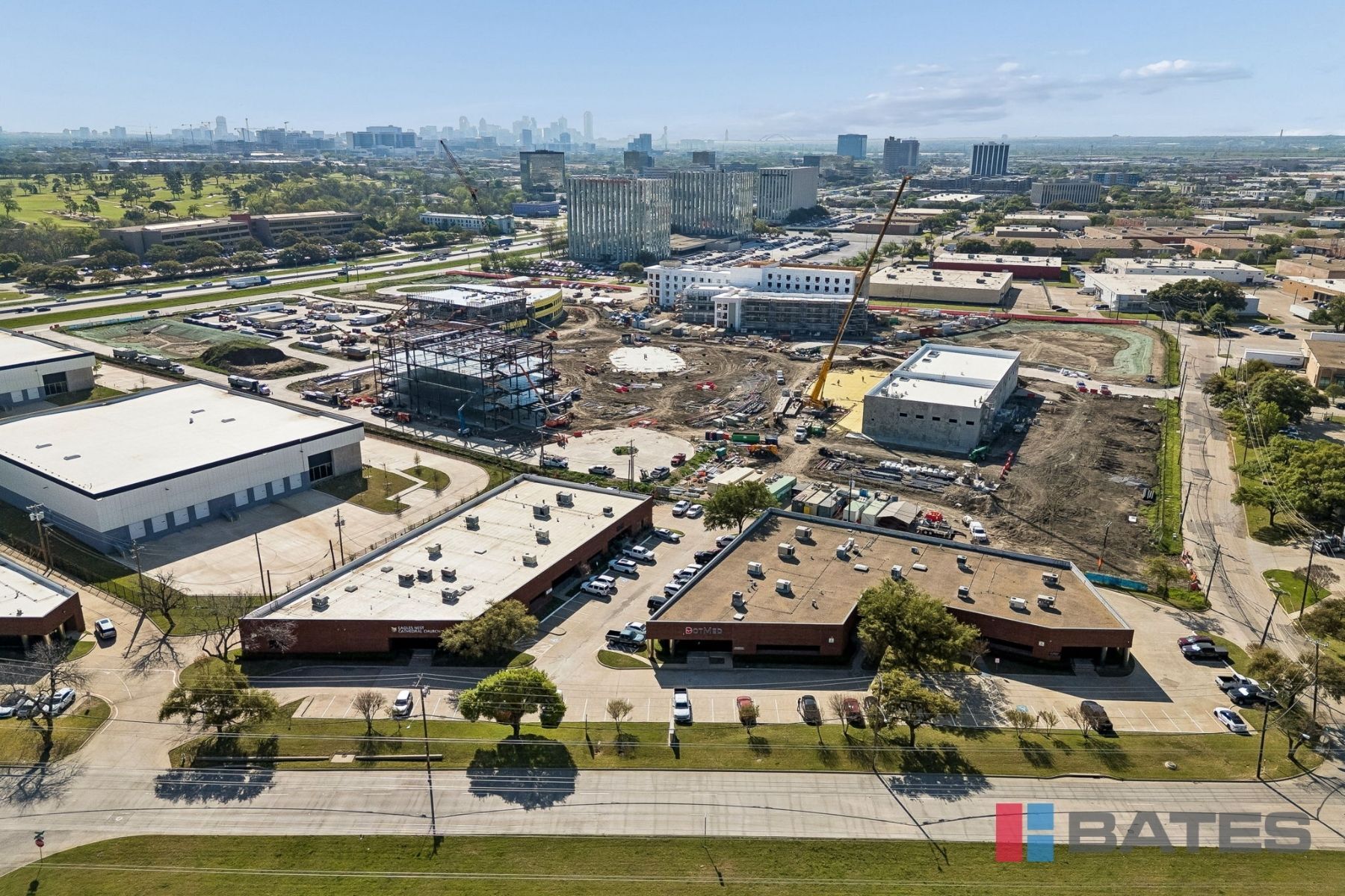 1430 & 1440 Regal Row portefeuille de 2 biens à vendre sur LoopNet.fr Photo principale– Image 1 sur 21