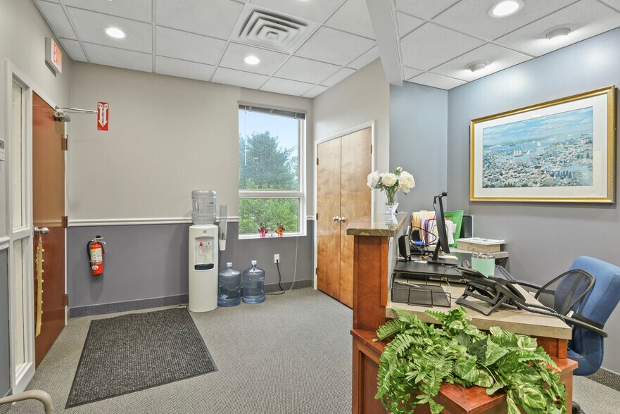 875 Centerville Rd, Warwick, RI à louer - Photo de l’immeuble – Image 3 sur 23