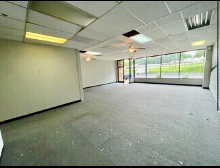 3507 S Holden Rd, Greensboro, NC à louer - Photo de l’immeuble – Image 2 sur 9