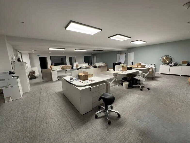 Local commercial dans Paris à louer - Photo de l’immeuble – Image 2 sur 13