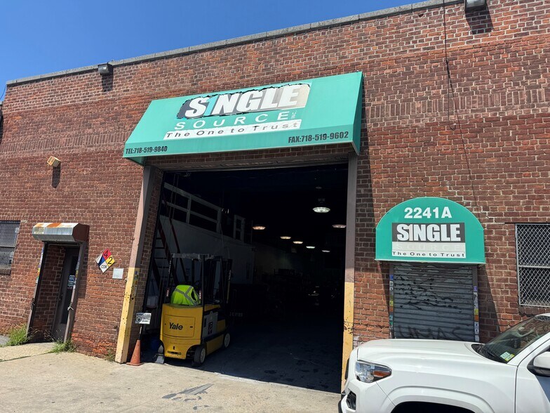 2241A Light St, Bronx, NY à louer - Photo de l’immeuble – Image 3 sur 16