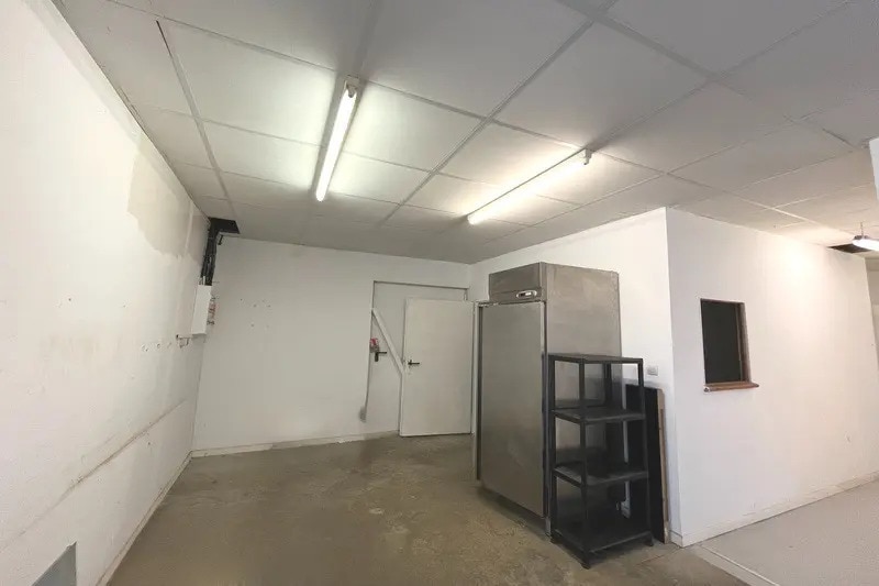 Local d’activités dans Fabrègues à louer - Photo de l’immeuble – Image 2 sur 4