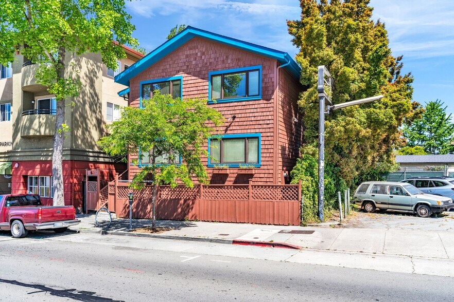 1633 University Ave, Berkeley, CA à louer - Photo de l’immeuble – Image 2 sur 33