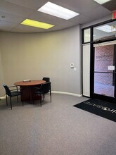 4214 Beechwood Dr, Greensboro, NC à louer Photo intérieure– Image 2 sur 4