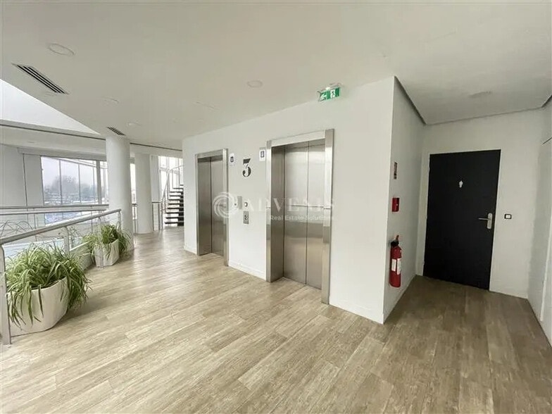 Bureau dans Villepinte à vendre - Photo de l’immeuble – Image 2 sur 9