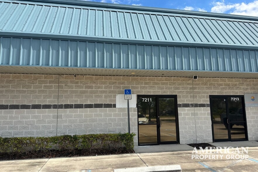 7203-7217 21st St E, Sarasota, FL à vendre - Photo de l’immeuble – Image 3 sur 4