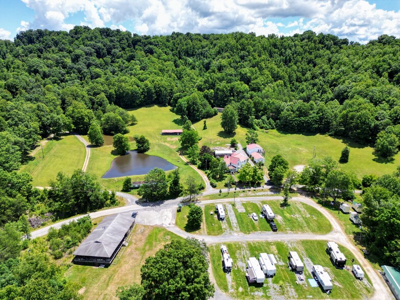 632 Milroy Grose Rd, Lansing, WV à vendre - Photo de l’immeuble – Image 2 sur 22