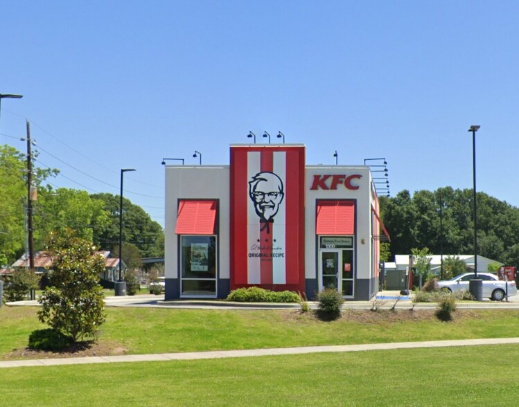 1300 N University Ave, Lafayette, LA à louer - Photo de l’immeuble – Image 1 sur 1