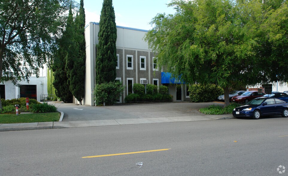 2195 Leghorn St, Mountain View, CA à vendre - Photo de l’immeuble – Image 3 sur 4