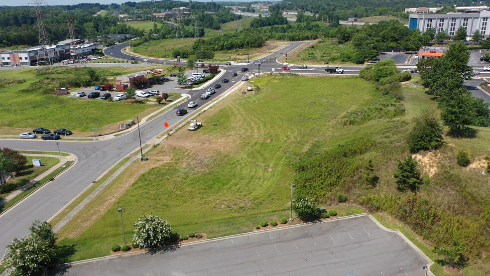 Vinehaven Dr, Concord, NC à vendre - Photo de l’immeuble – Image 3 sur 8