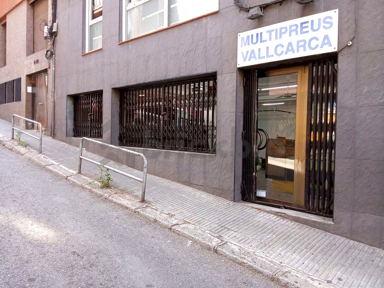 Local commercial dans Barcelone, Barcelona à louer Photo de l’immeuble– Image 1 sur 7