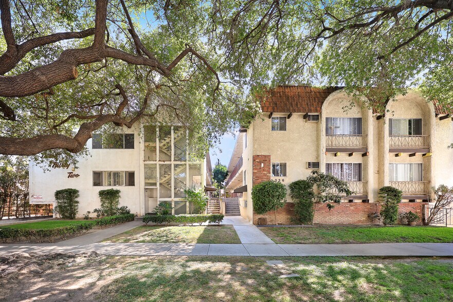 332 Riverdale Dr, Glendale, CA à vendre - Photo de l’immeuble – Image 1 sur 44