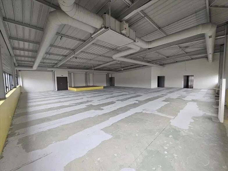 Local commercial dans Landerneau à louer - Photo de l’immeuble – Image 3 sur 6